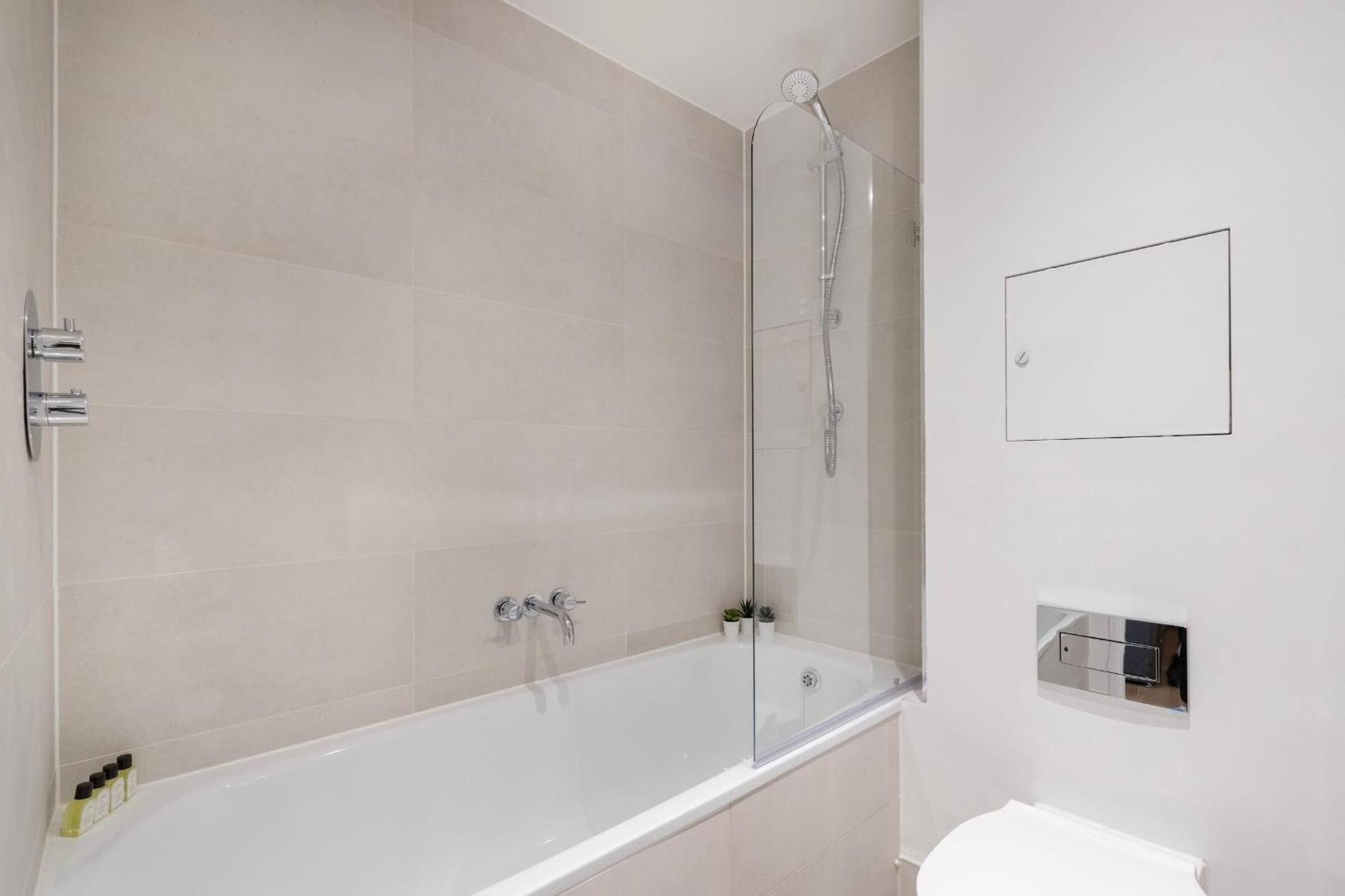 Fitzrovia & Soho - 2Br With Balcony - Cityapartmentstay Londres Exterior foto